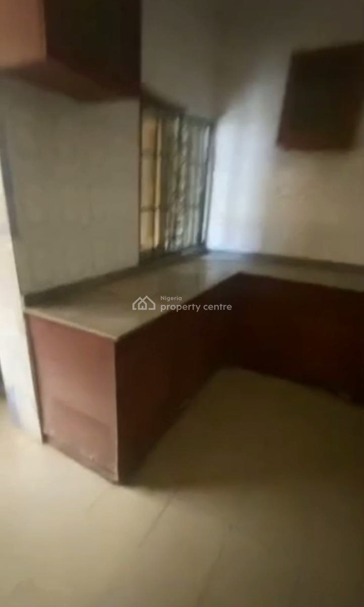 Spacious Standard 3 Bedroom Ground Floor Apartment, Alagomeji, Yaba, Lagos, Flat / Apartment for Rent