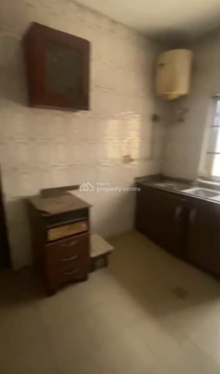 Spacious Standard 3 Bedroom Ground Floor Apartment, Alagomeji, Yaba, Lagos, Flat / Apartment for Rent