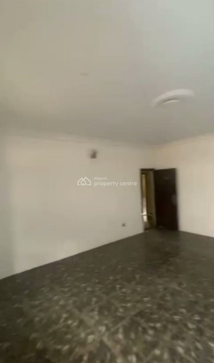 Spacious Standard 3 Bedroom Ground Floor Apartment, Alagomeji, Yaba, Lagos, Flat / Apartment for Rent
