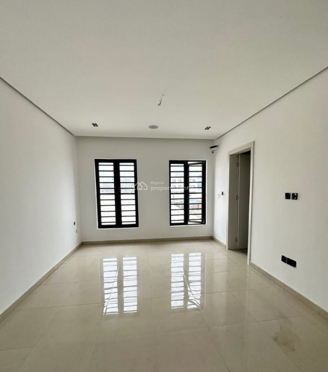 Serviced with 24/7 Power Supply 2 Bedroom En-suite Flat with an Open F, Lekki Phase 1, Lekki, Lagos, Flat / Apartment for Rent