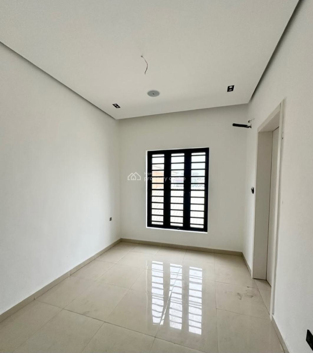 Serviced with 24/7 Power Supply 2 Bedroom En-suite Flat with an Open F, Lekki Phase 1, Lekki, Lagos, Flat / Apartment for Rent