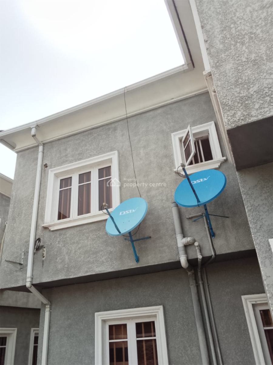 Commercial 3bedrooms Apartment Upstairs Office Space, Lekki Phase 1 Off Hakeem Dickson, Lekki, Lagos, Flat / Apartment for Rent