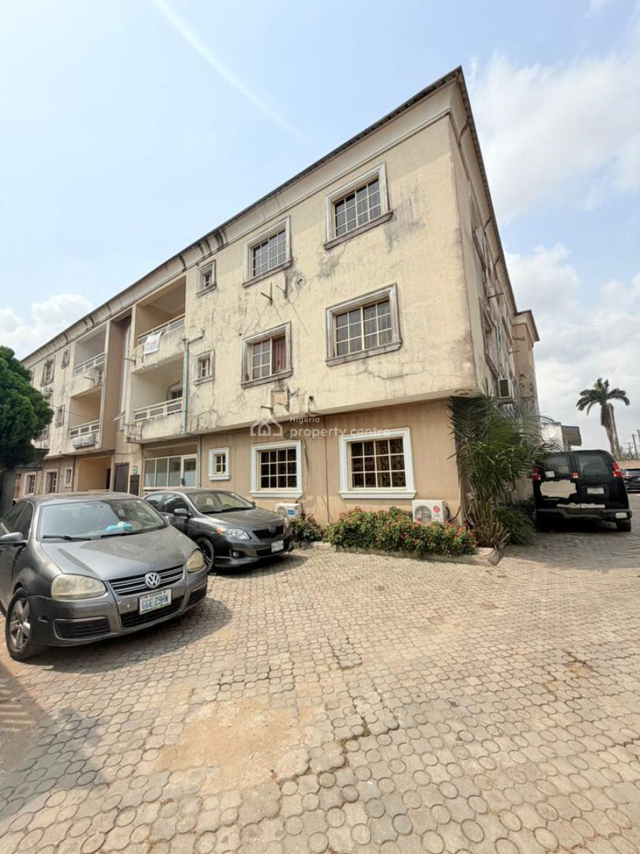 Old Building 3 Bedroom Apartment, Adeniyi Jones, Ikeja, Lagos, Flat / Apartment for Sale