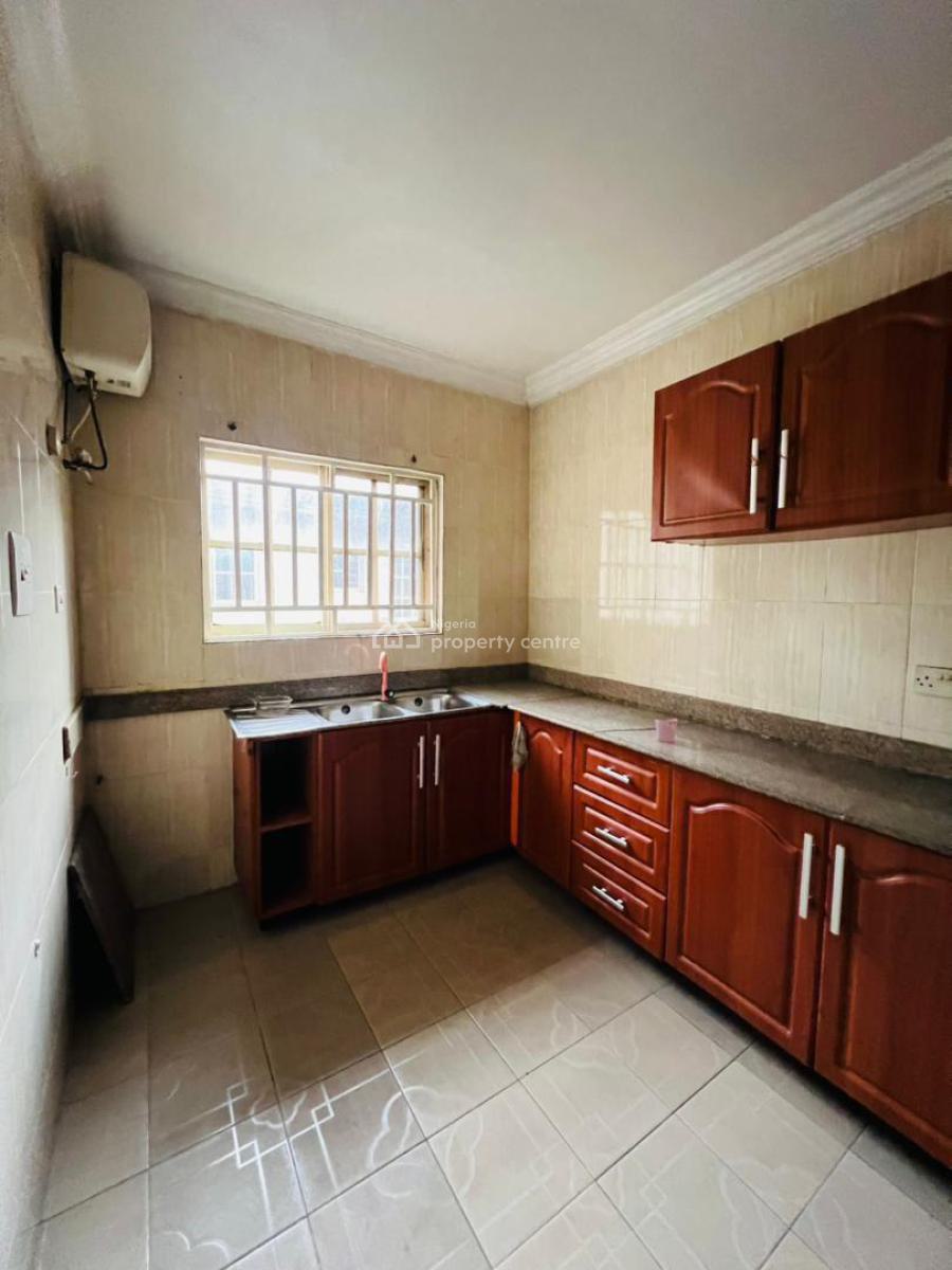 Old Building 3 Bedroom Apartment, Adeniyi Jones, Ikeja, Lagos, Flat / Apartment for Sale