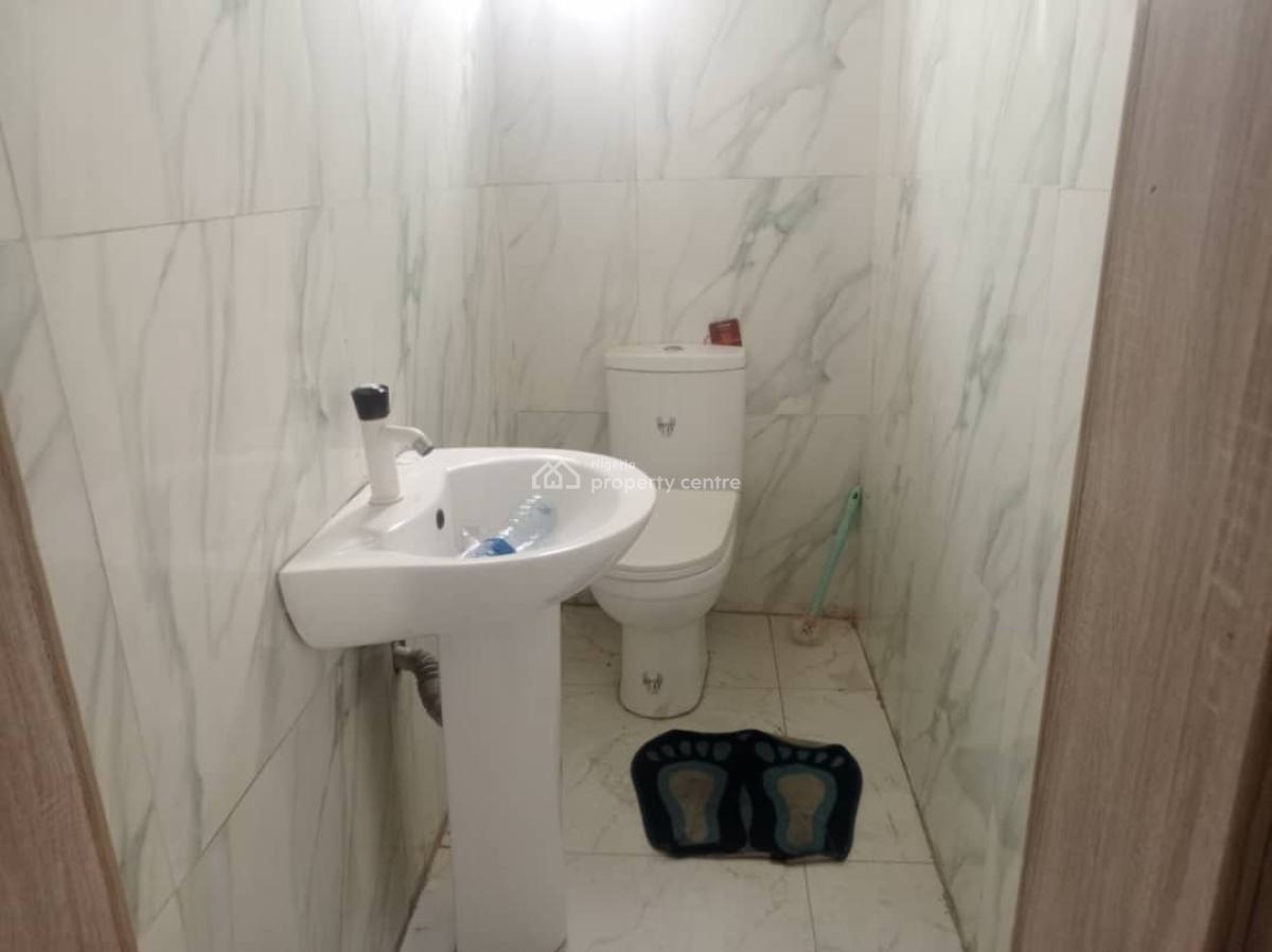 Well Maintained 2 Bedroom Apartment, Chevron, Lekki Expressway, Lekki, Lagos, Flat / Apartment for Rent