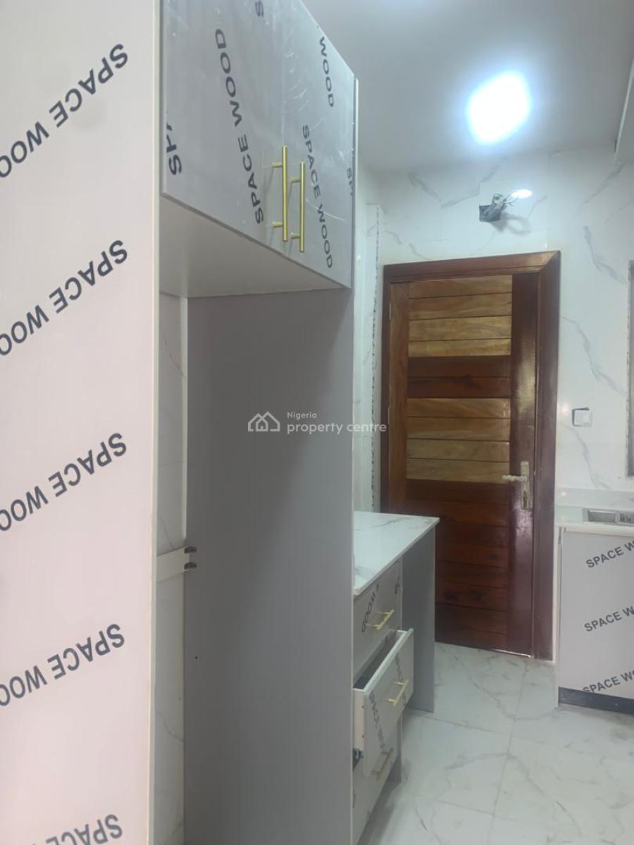 3-bedroom Apartment, Ologolo, Lekki, Lagos, Flat / Apartment for Rent