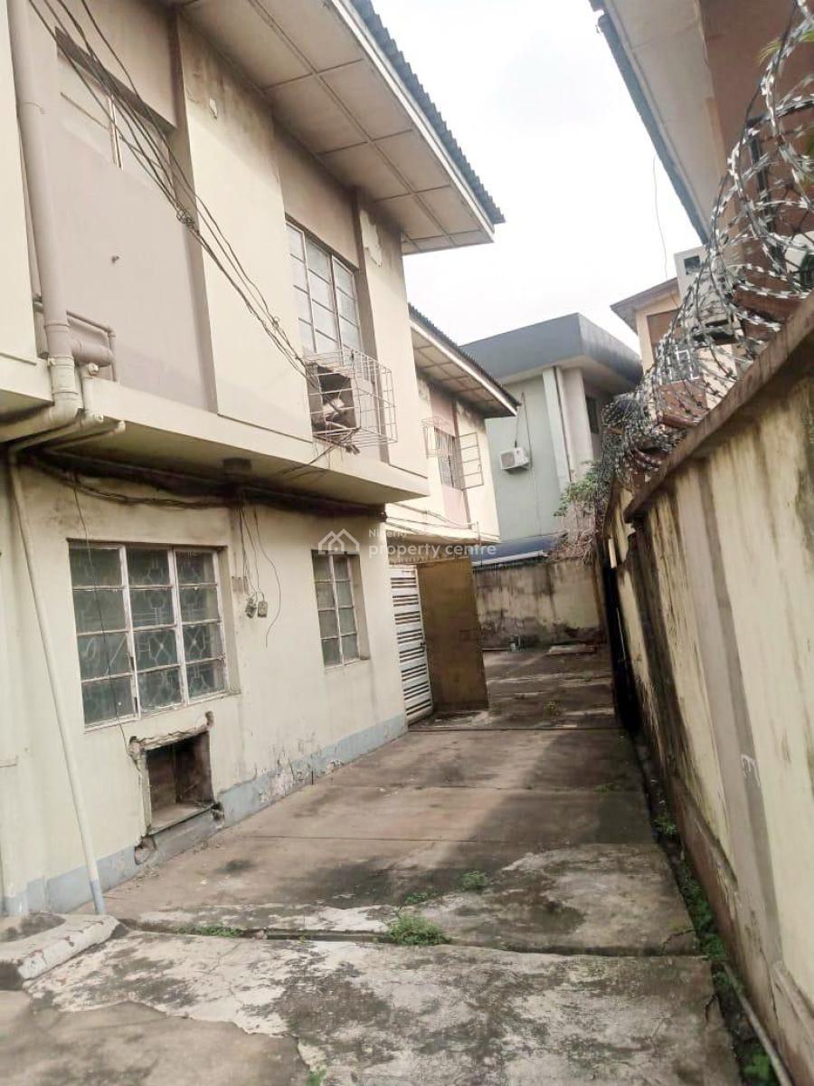 5 Bedrooms Duplexe, Off Toyin, Ikeja, Lagos, Detached Duplex for Rent