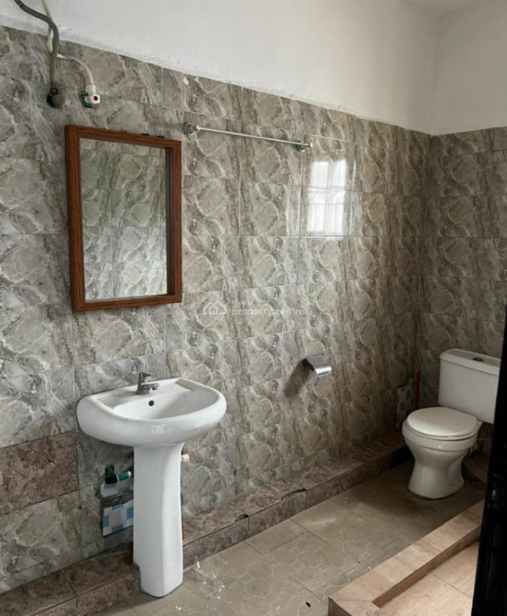 Modern & Serviced 3 Bedroom Upstairs Apartment { Video}, Ikate, Lekki, Lagos, Flat / Apartment for Rent