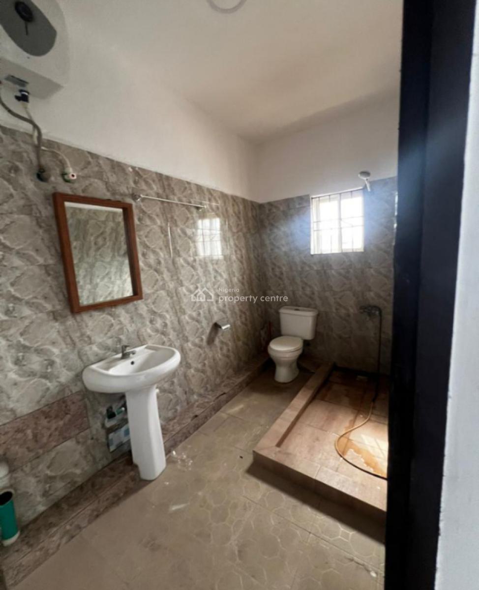 Modern & Serviced 3 Bedroom Upstairs Apartment { Video}, Ikate, Lekki, Lagos, Flat / Apartment for Rent