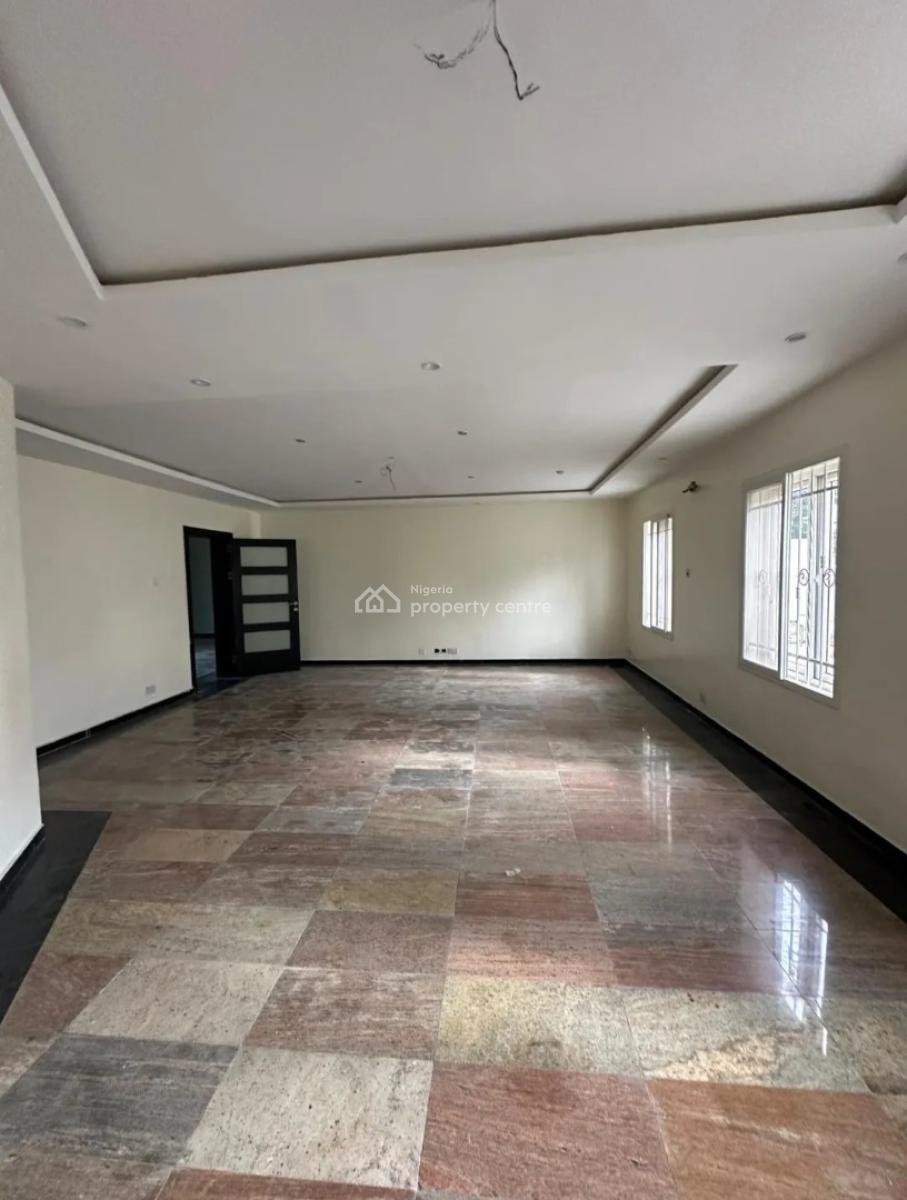 Well-finished 3 Bedroom En-suite Flat with an Enclosed Fitted Kitchen/, Lekki Phase 1, Lekki, Lagos, Flat / Apartment for Rent