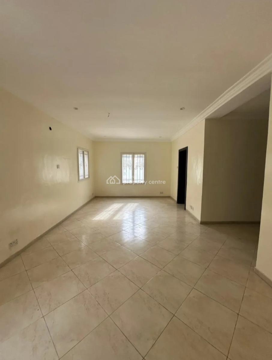 Well-finished 3 Bedroom En-suite Flat with an Enclosed Fitted Kitchen/, Lekki Phase 1, Lekki, Lagos, Flat / Apartment for Rent