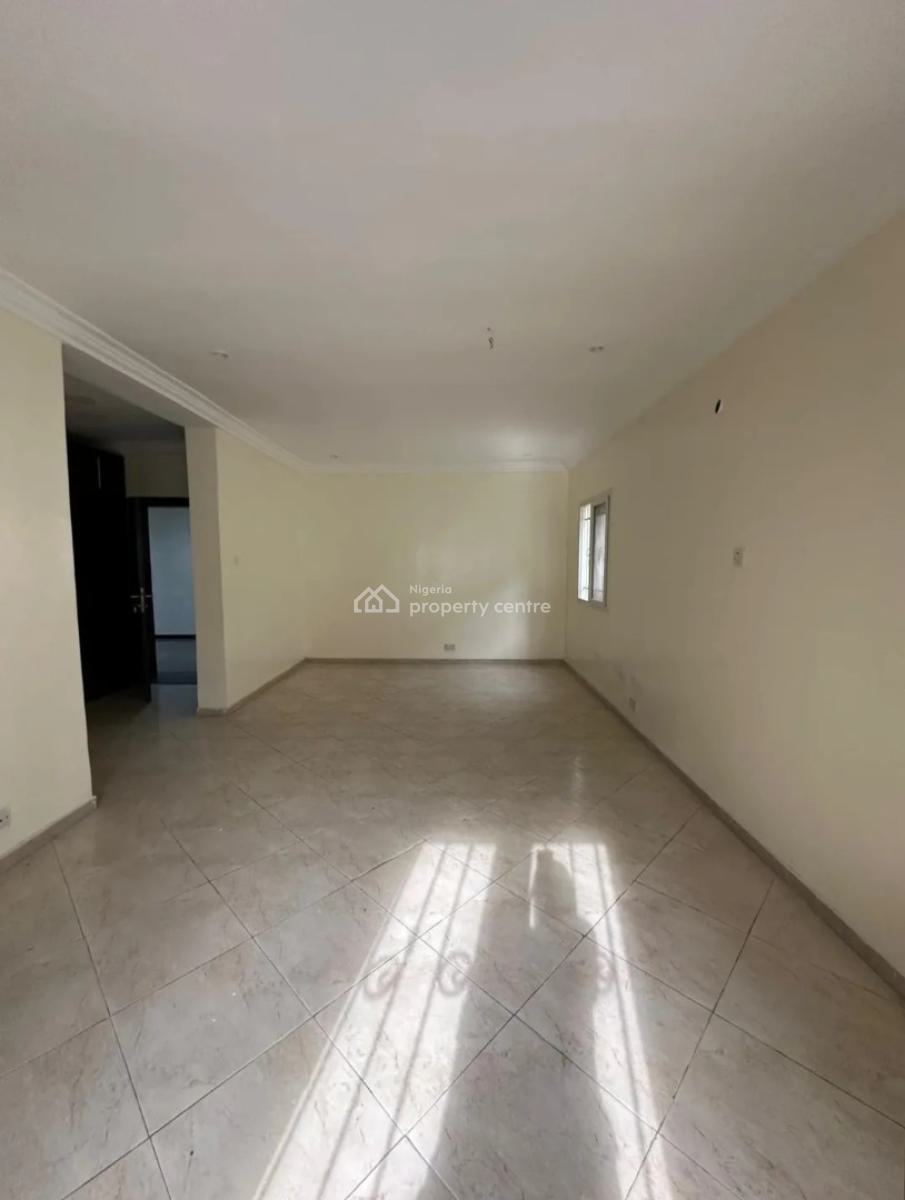 Well-finished 3 Bedroom En-suite Flat with an Enclosed Fitted Kitchen/, Lekki Phase 1, Lekki, Lagos, Flat / Apartment for Rent