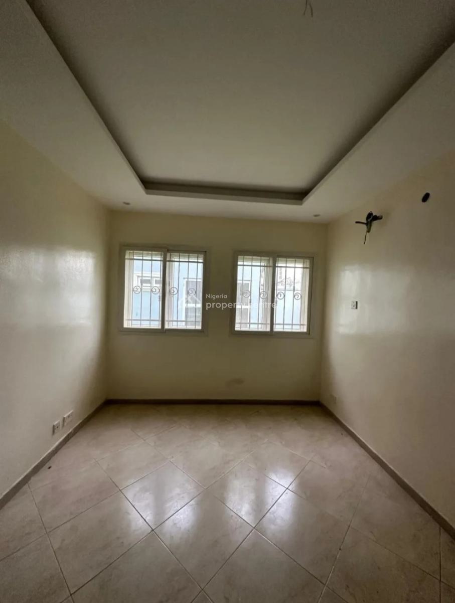 Well-finished 3 Bedroom En-suite Flat with an Enclosed Fitted Kitchen/, Lekki Phase 1, Lekki, Lagos, Flat / Apartment for Rent
