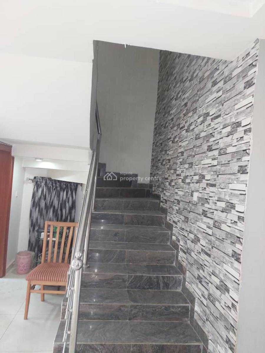 Distress 4 Bedroom Terrace Duplex in Guzape, Guzape District, Abuja, Terraced Duplex for Sale