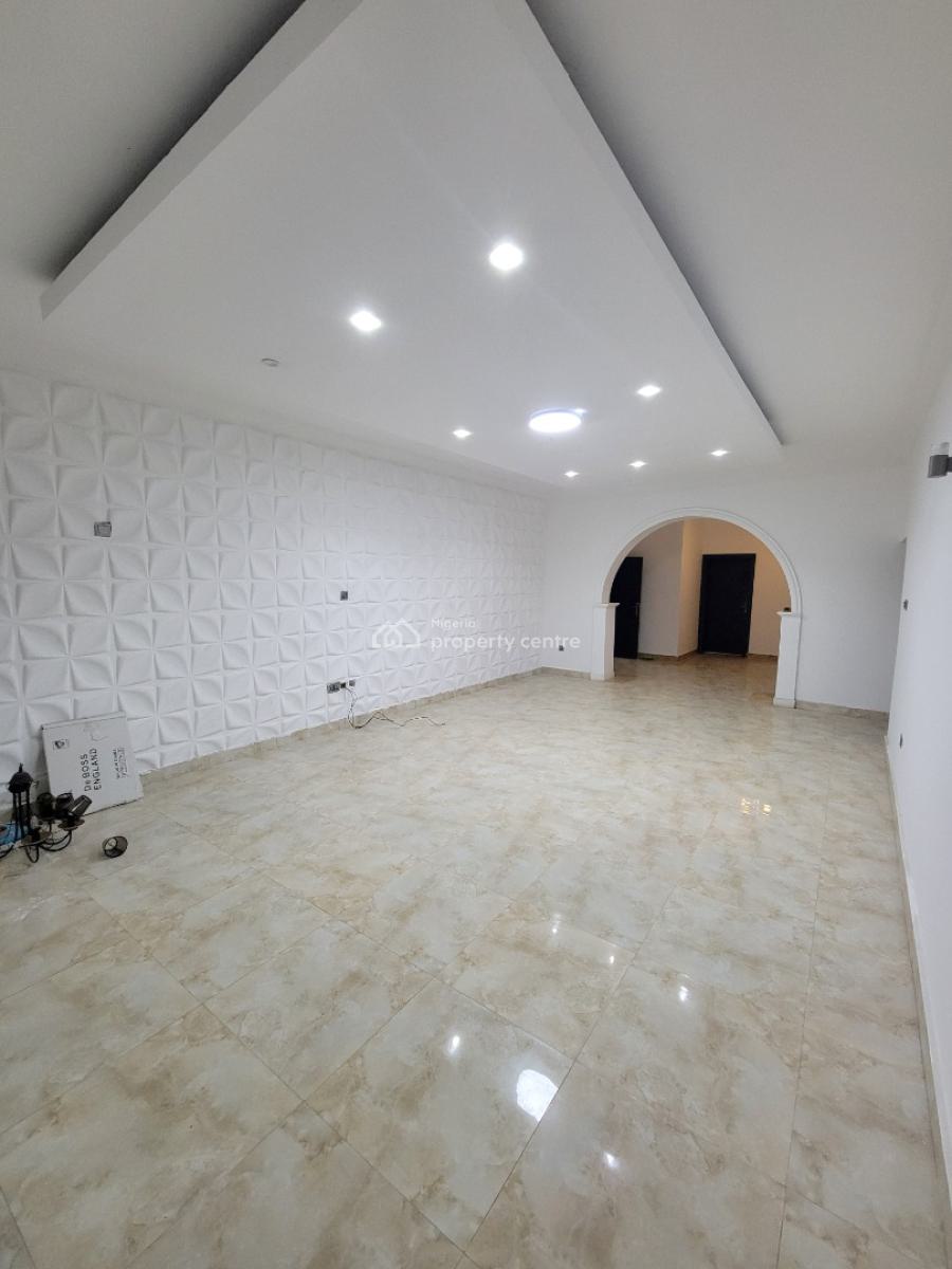 Well Built Spacious 3 Bedroom Apartment, Lekki Phase 1, Lekki, Lagos, Flat / Apartment for Rent