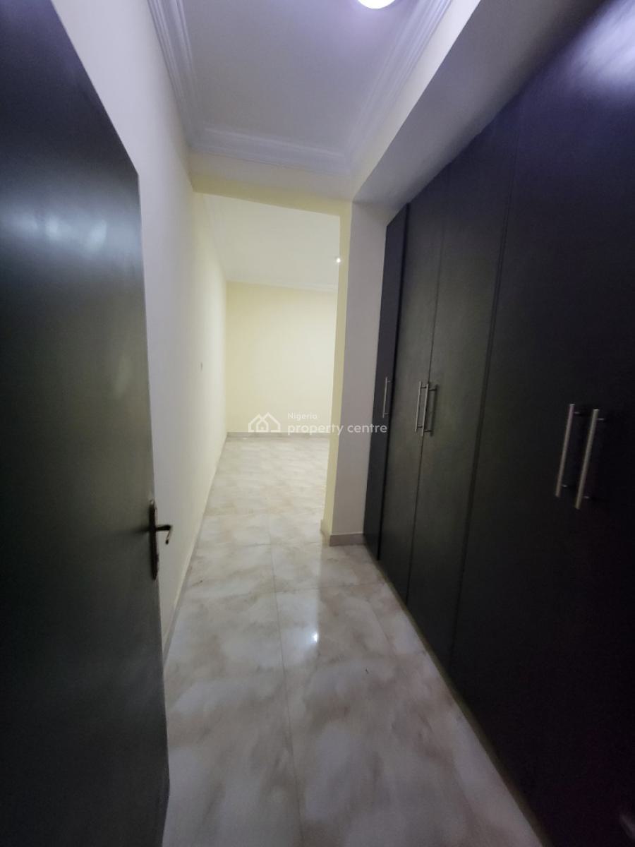 Well Built Spacious 3 Bedroom Apartment, Lekki Phase 1, Lekki, Lagos, Flat / Apartment for Rent