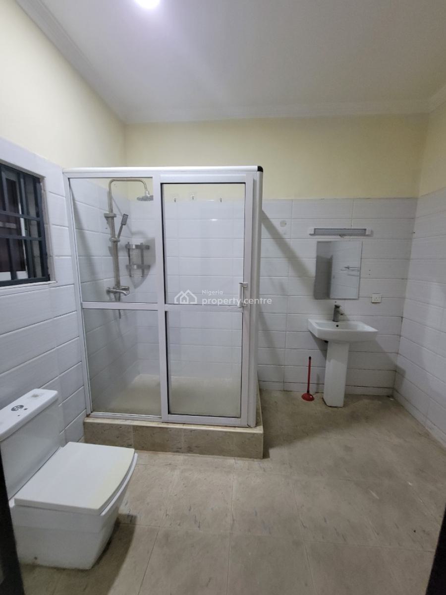 Well Built Spacious 3 Bedroom Apartment, Lekki Phase 1, Lekki, Lagos, Flat / Apartment for Rent