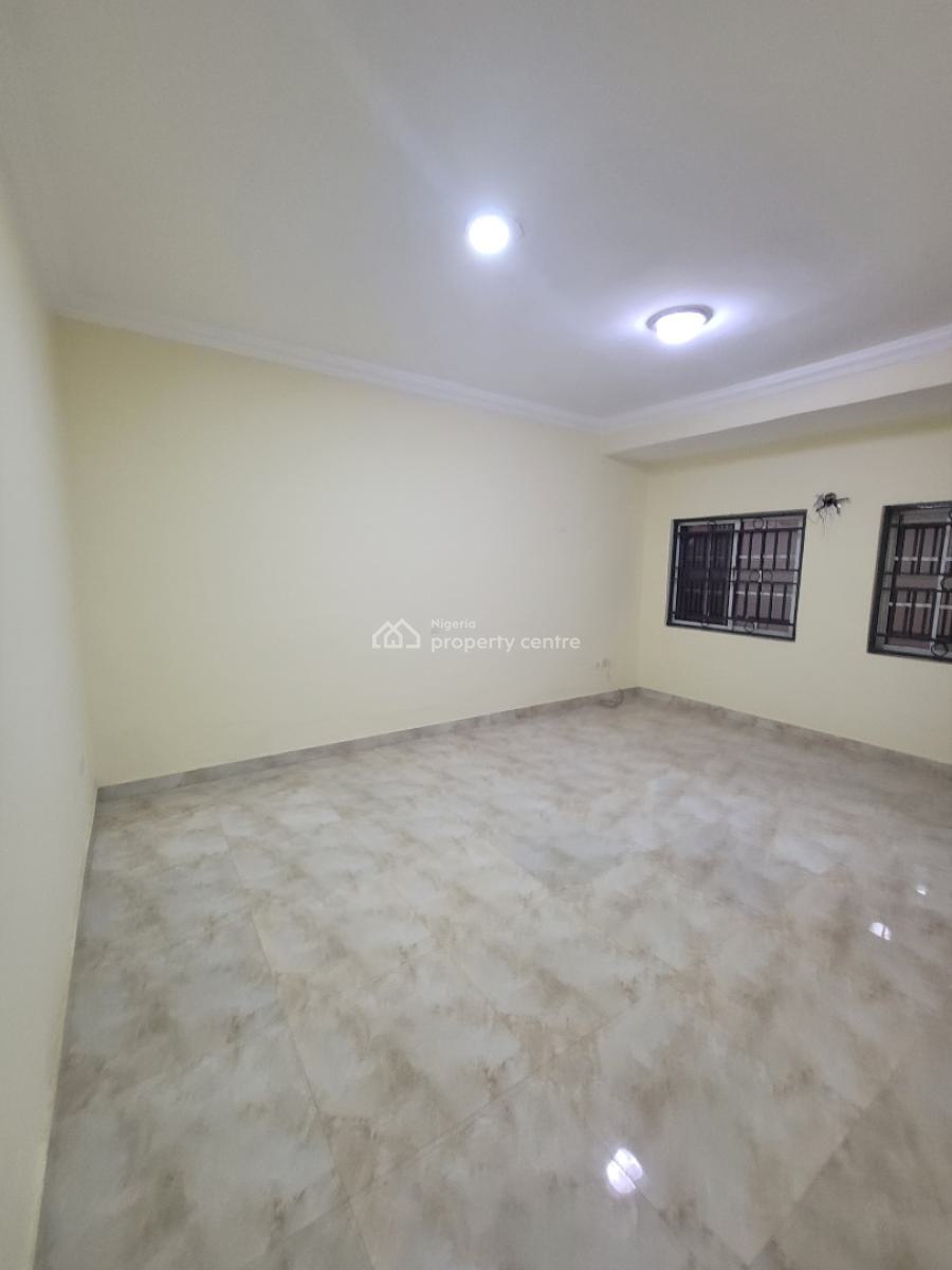 Well Built Spacious 3 Bedroom Apartment, Lekki Phase 1, Lekki, Lagos, Flat / Apartment for Rent