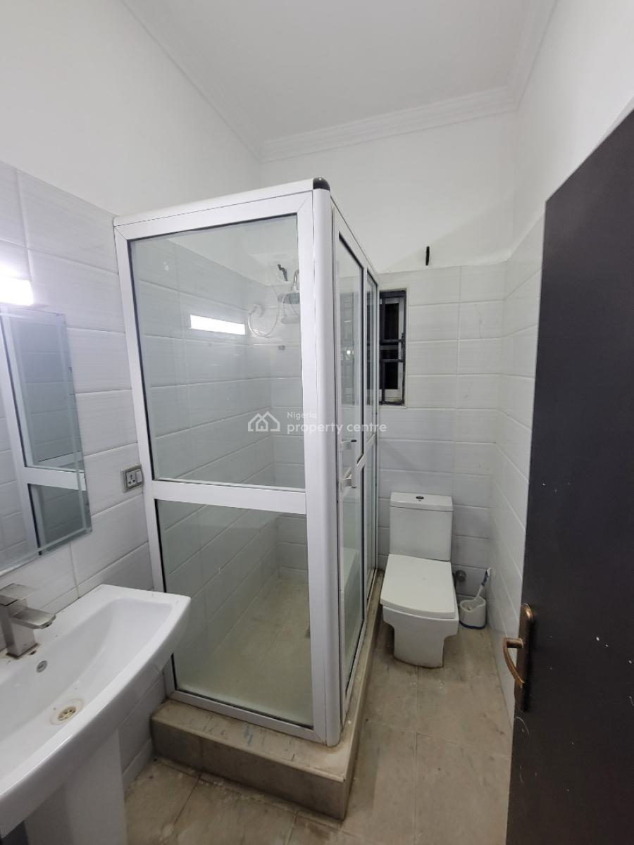 Well Built Spacious 3 Bedroom Apartment, Lekki Phase 1, Lekki, Lagos, Flat / Apartment for Rent