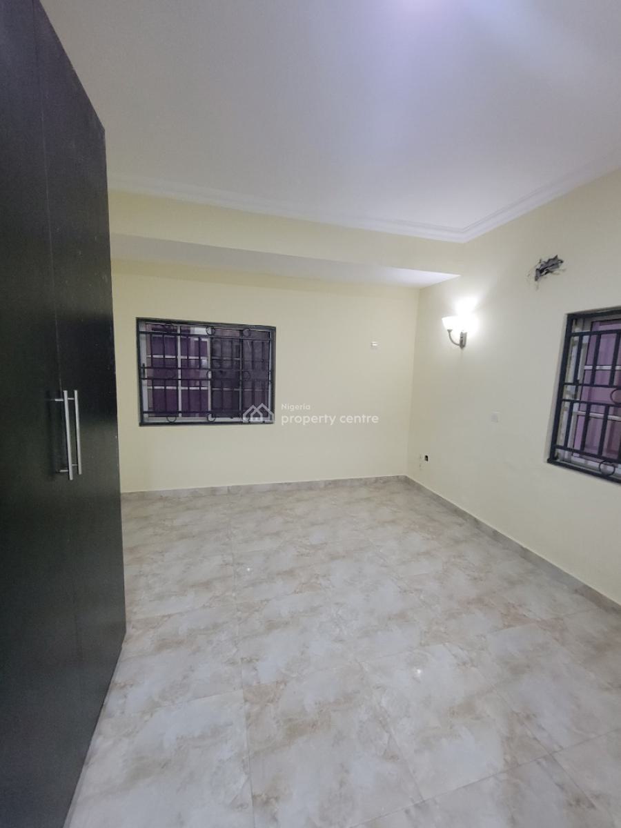 Well Built Spacious 3 Bedroom Apartment, Lekki Phase 1, Lekki, Lagos, Flat / Apartment for Rent