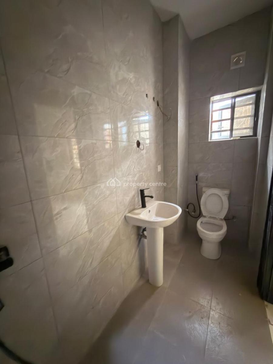 Comfortable 2 Bedroom Apartment with Bq, Ologolo, Lekki, Lagos, Flat / Apartment for Sale