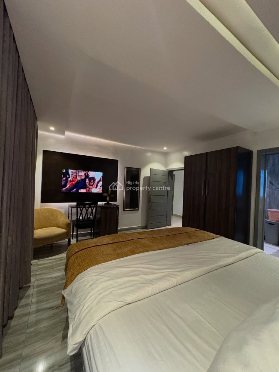 Scav  U3 X Spacious 3bedroom Apartment, Airport Road, Ikeja, Lagos, Flat / Apartment Short Let