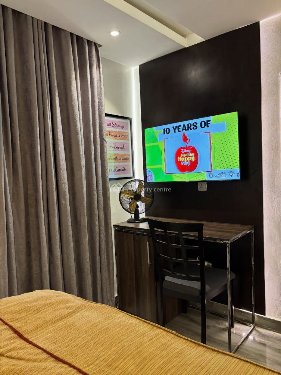 Scav  U3 X Spacious 3bedroom Apartment, Airport Road, Ikeja, Lagos, Flat / Apartment Short Let