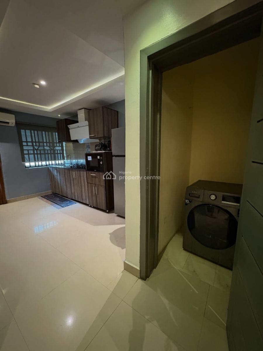 Scav  U3 X Spacious 3bedroom Apartment, Airport Road, Ikeja, Lagos, Flat / Apartment Short Let