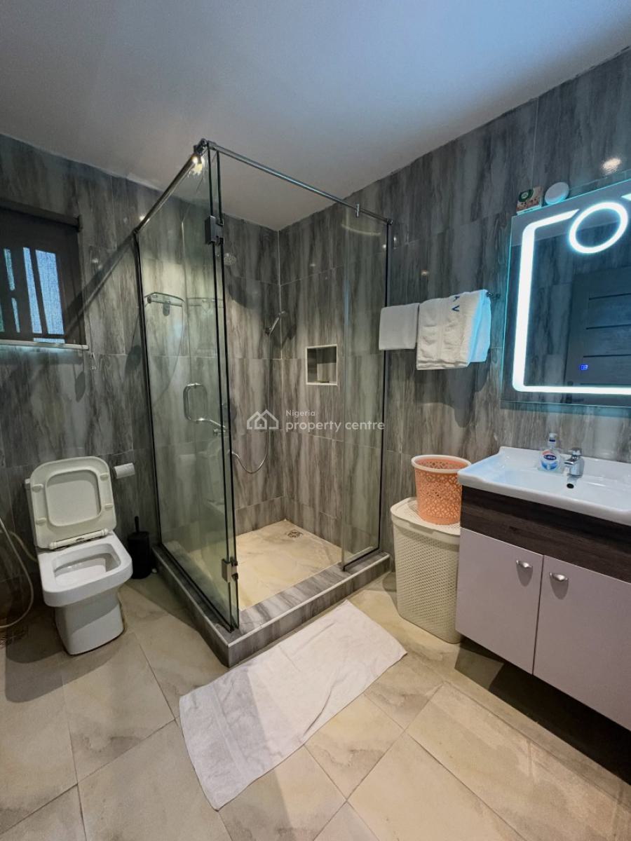 Scav  U3 X Spacious 3bedroom Apartment, Airport Road, Ikeja, Lagos, Flat / Apartment Short Let