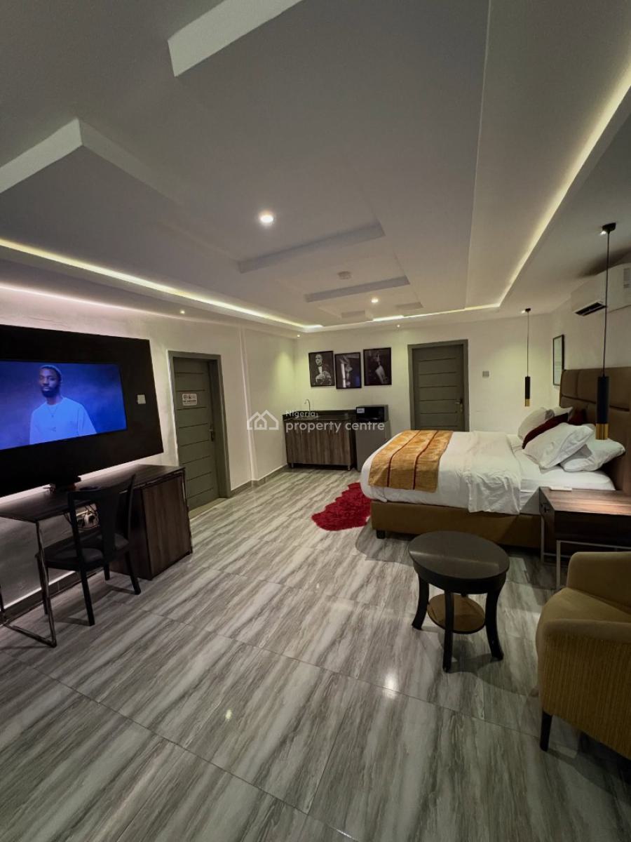 Scav  U3 X Spacious 3bedroom Apartment, Airport Road, Ikeja, Lagos, Flat / Apartment Short Let