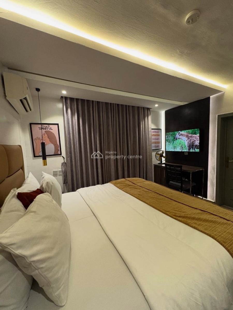 Scav  U3 X Spacious 3bedroom Apartment, Airport Road, Ikeja, Lagos, Flat / Apartment Short Let