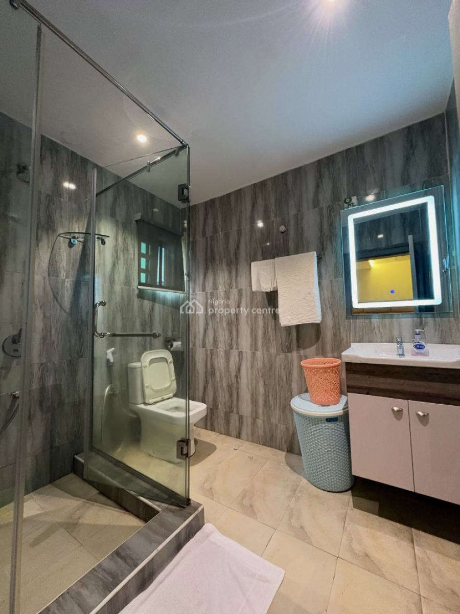 Scav  U3 X Spacious 3bedroom Apartment, Airport Road, Ikeja, Lagos, Flat / Apartment Short Let