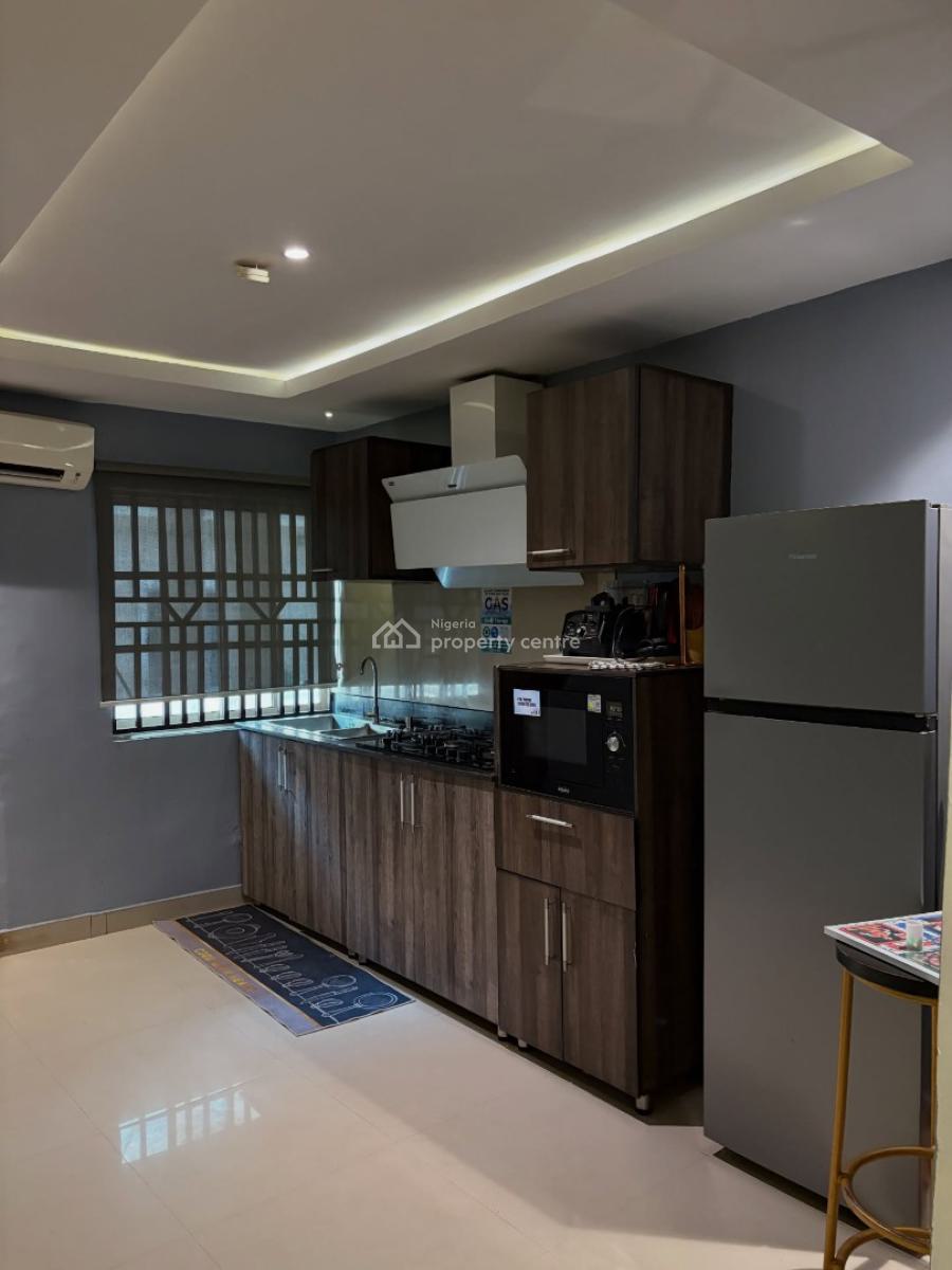 Scav  U3 X Spacious 3bedroom Apartment, Airport Road, Ikeja, Lagos, Flat / Apartment Short Let