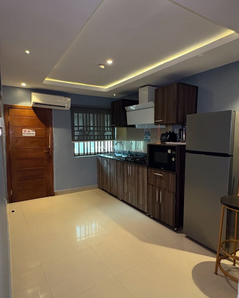 Scav  U3 X Spacious 3bedroom Apartment, Airport Road, Ikeja, Lagos, Flat / Apartment Short Let