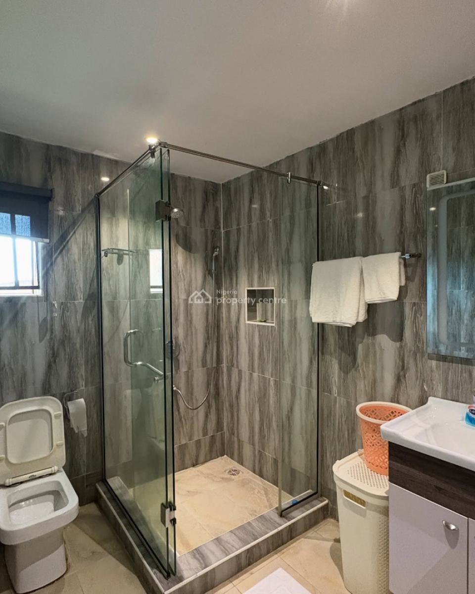 Scav  U3 X Spacious 3bedroom Apartment, Airport Road, Ikeja, Lagos, Flat / Apartment Short Let