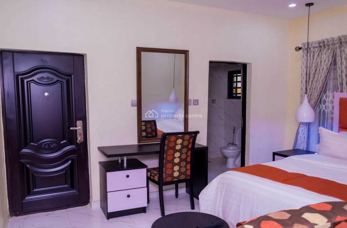 Scav Studio Penthouse, Governors Road, Ikotun, Lagos, Flat / Apartment Short Let