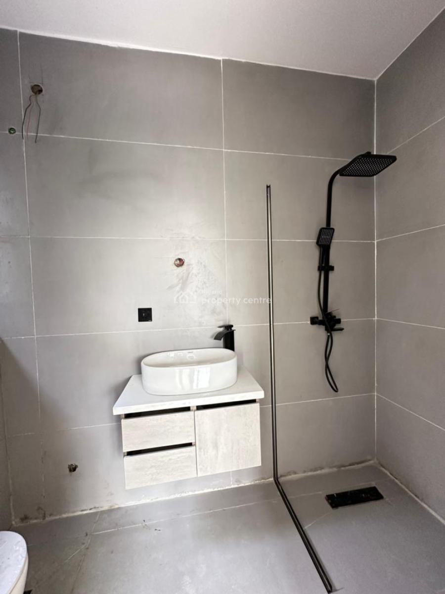 Spacious 3 Bedroom Penthouse, Lekki Phase 1, Lekki, Lagos, Flat / Apartment for Sale