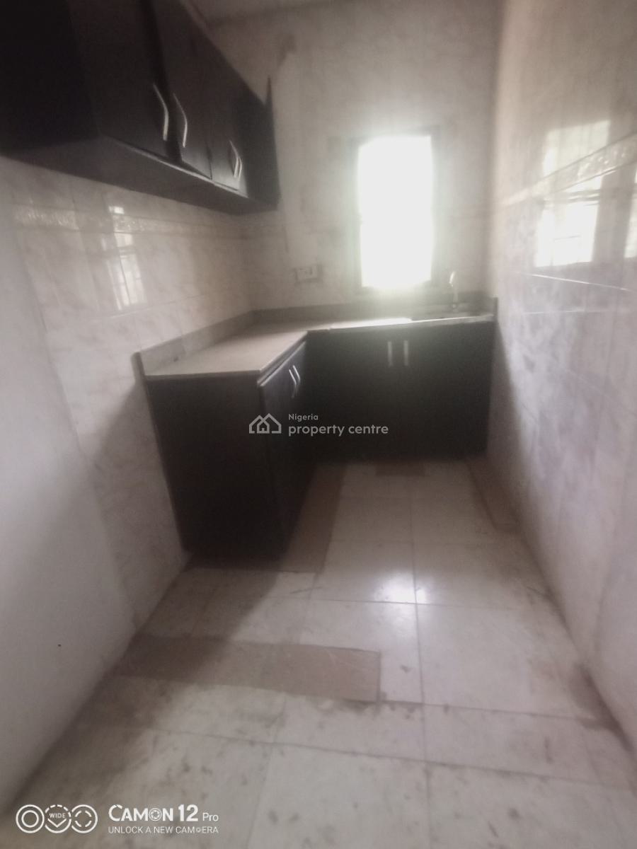 Spacious 2 Bed Upstairs 22/24hrs Light, Thomas, Ajah, Lagos, House for Rent