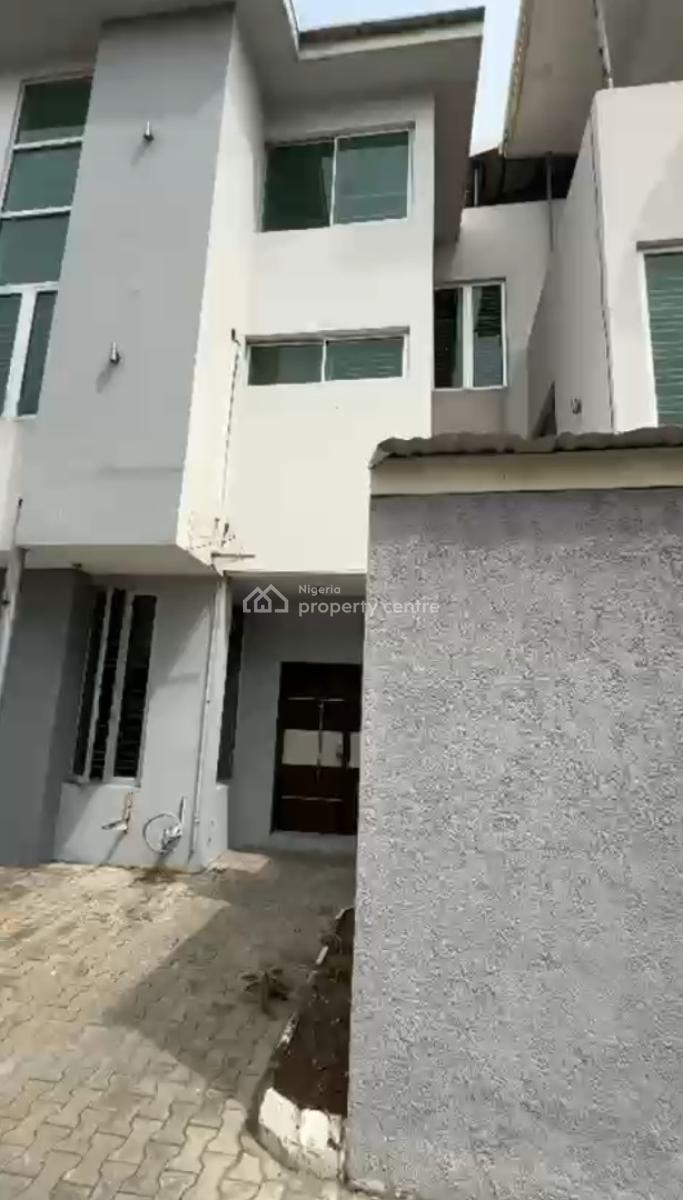 Distress 5 Bedrooms Semi-detached Duplex with 2 Boyz Quarter, Richmond Estate, Ikate, Lekki, Lagos, Semi-detached Duplex for Sale