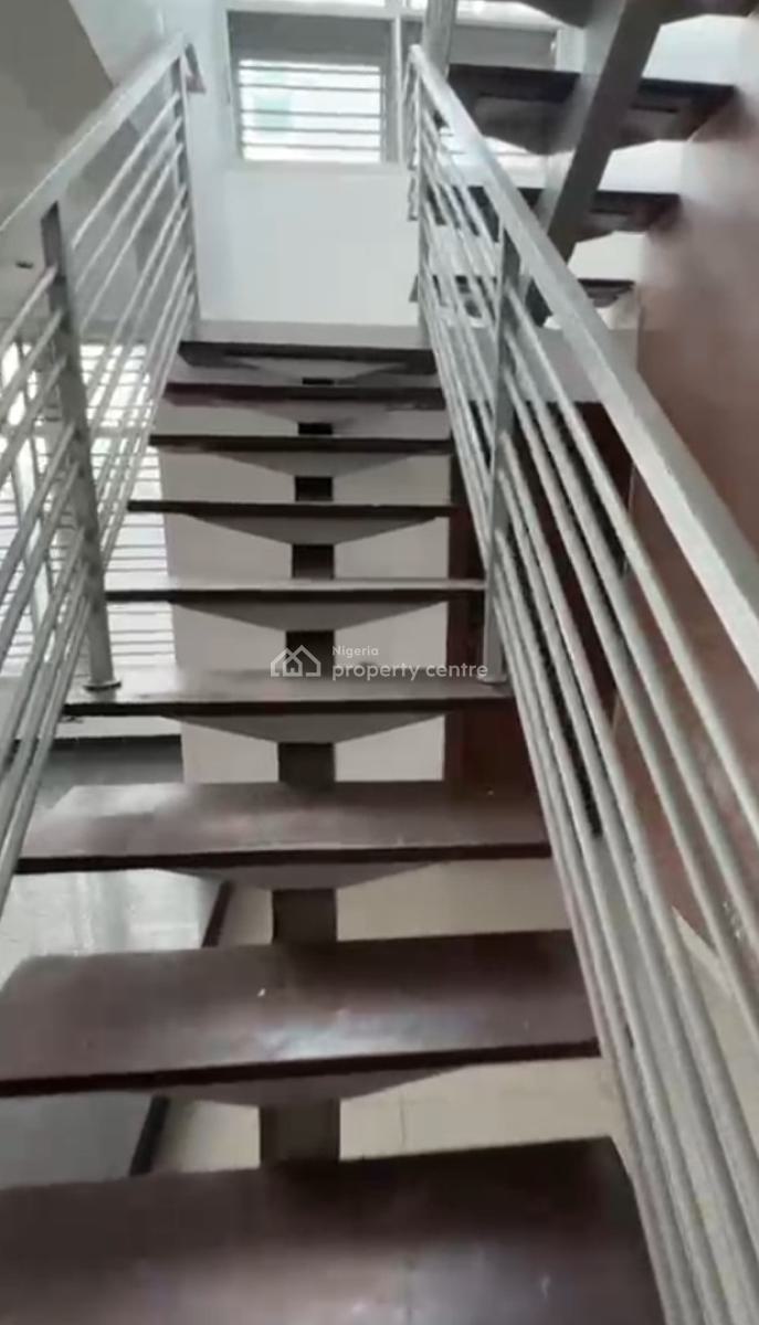 Distress 5 Bedrooms Semi-detached Duplex with 2 Boyz Quarter, Richmond Estate, Ikate, Lekki, Lagos, Semi-detached Duplex for Sale