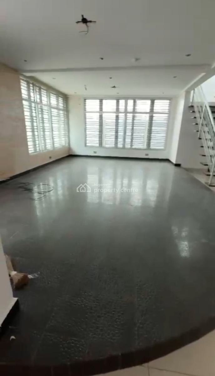 Distress 5 Bedrooms Semi-detached Duplex with 2 Boyz Quarter, Richmond Estate, Ikate, Lekki, Lagos, Semi-detached Duplex for Sale