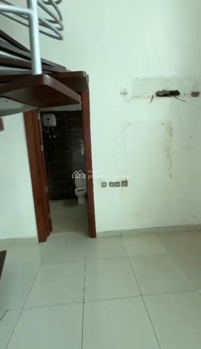 Distress 5 Bedrooms Semi-detached Duplex with 2 Boyz Quarter, Richmond Estate, Ikate, Lekki, Lagos, Semi-detached Duplex for Sale