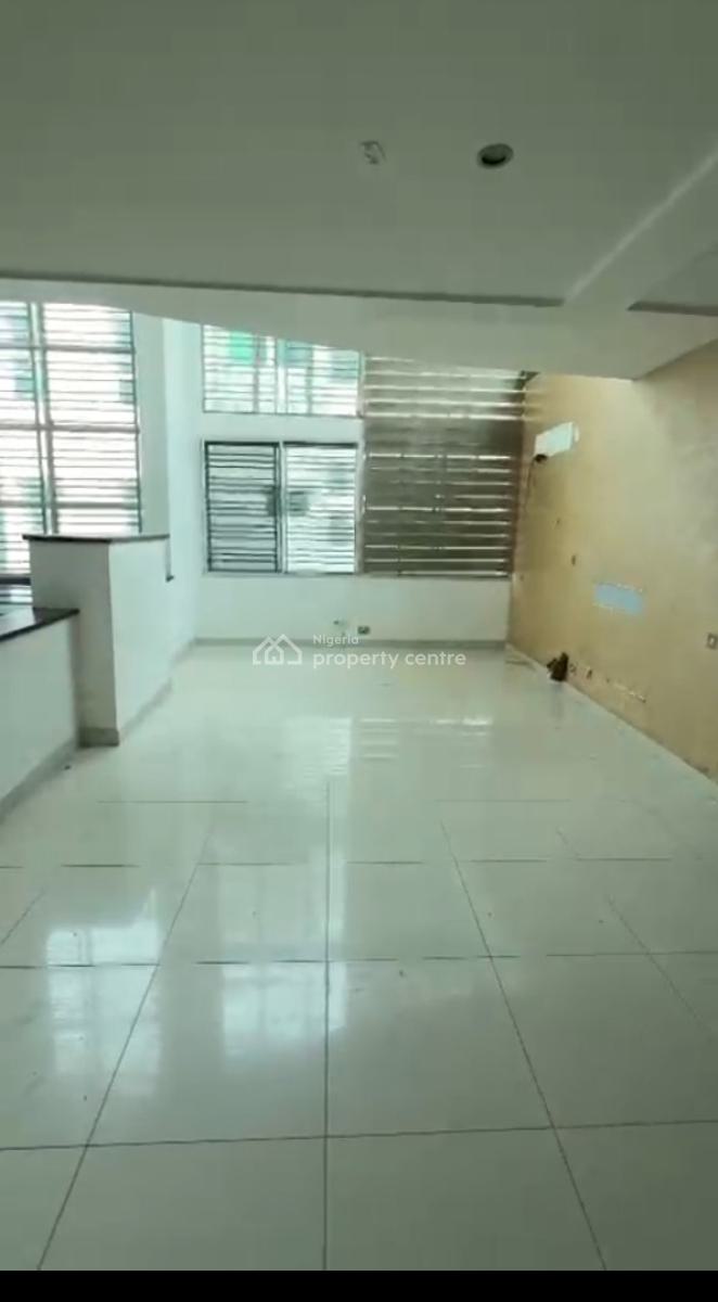 Distress 5 Bedrooms Semi-detached Duplex with 2 Boyz Quarter, Richmond Estate, Ikate, Lekki, Lagos, Semi-detached Duplex for Sale