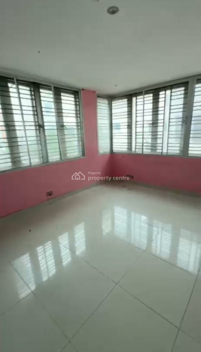 Distress 5 Bedrooms Semi-detached Duplex with 2 Boyz Quarter, Richmond Estate, Ikate, Lekki, Lagos, Semi-detached Duplex for Sale