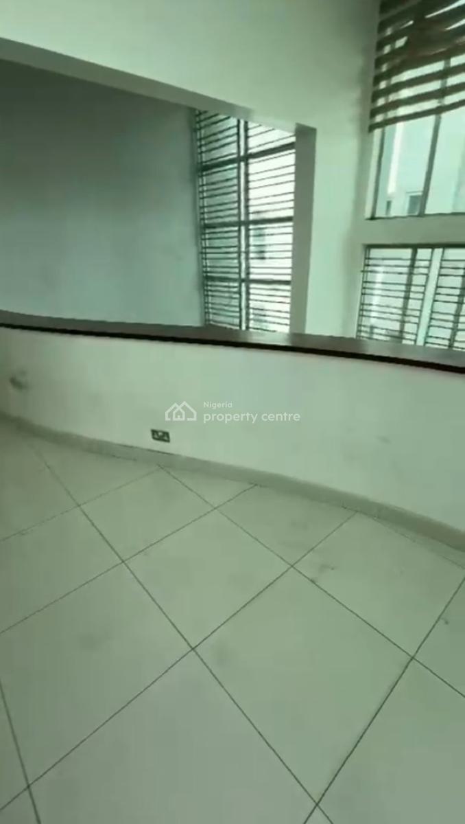 Distress 5 Bedrooms Semi-detached Duplex with 2 Boyz Quarter, Richmond Estate, Ikate, Lekki, Lagos, Semi-detached Duplex for Sale