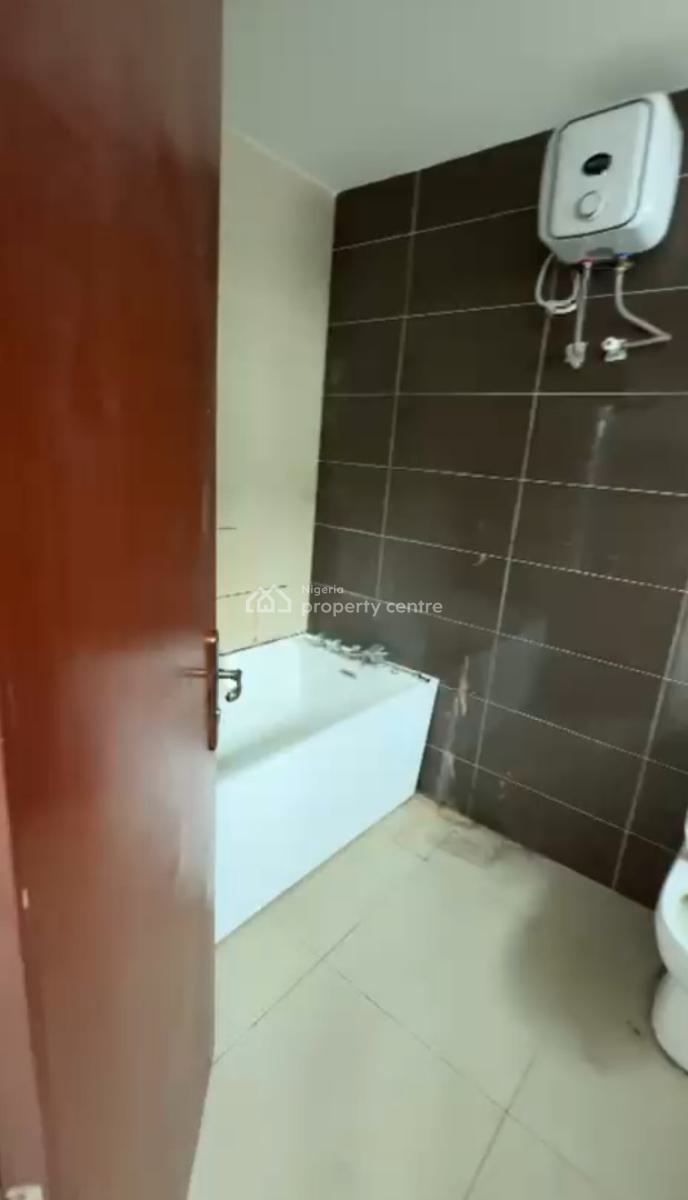 Distress 5 Bedrooms Semi-detached Duplex with 2 Boyz Quarter, Richmond Estate, Ikate, Lekki, Lagos, Semi-detached Duplex for Sale