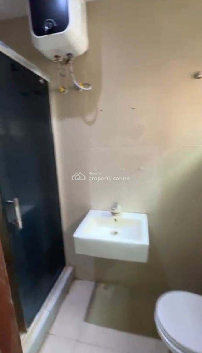 Distress 5 Bedrooms Semi-detached Duplex with 2 Boyz Quarter, Richmond Estate, Ikate, Lekki, Lagos, Semi-detached Duplex for Sale