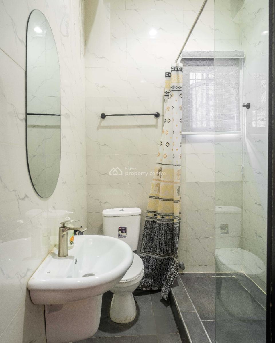 Emerald 2 Bedroom Apartment, Lekki, Lagos, Flat / Apartment Short Let