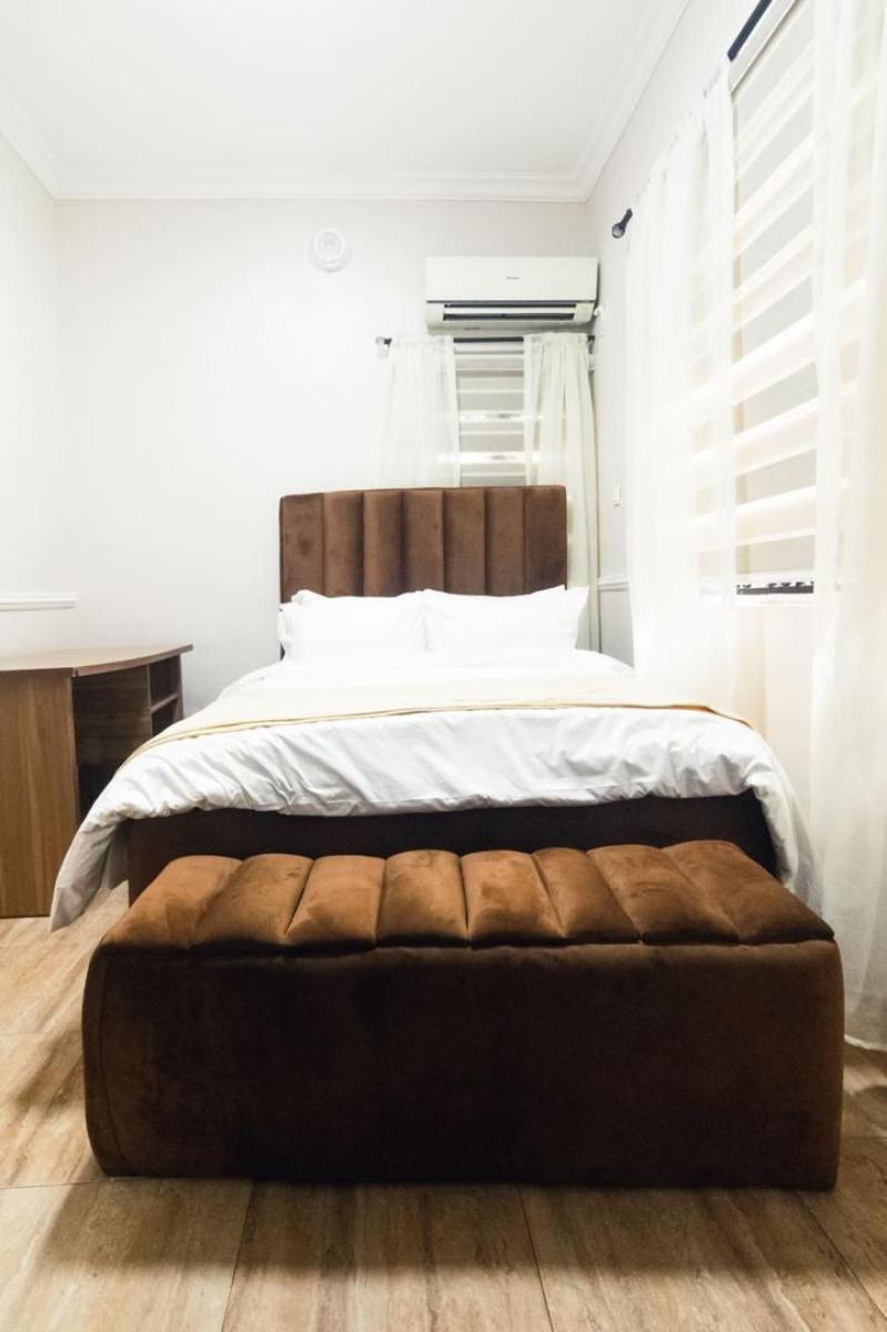 4 Bedroom Apartment, Ogudu Gra, Ogudu, Lagos, Flat / Apartment Short Let