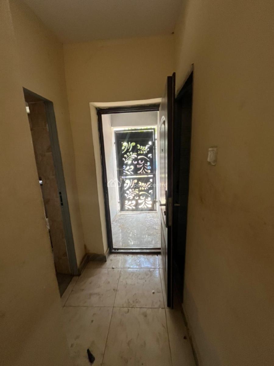 Spacious Two Bedroom Flat, Gaduwa, Abuja, Flat / Apartment for Rent